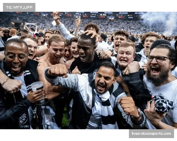 争议花絮：马赛球迷向场内投掷烟雾弹导致比赛中断五分钟